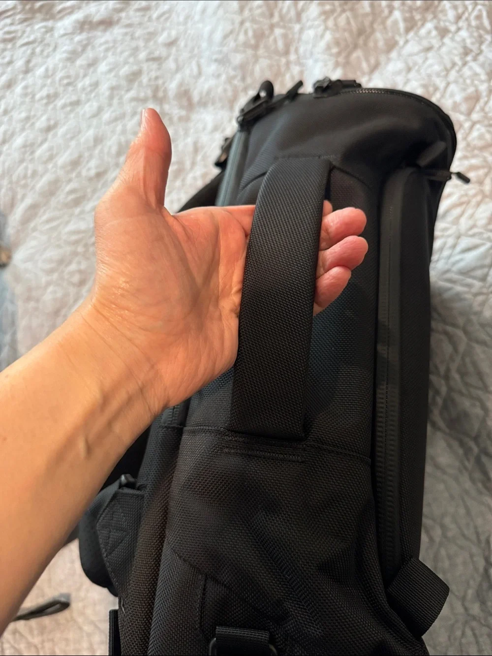 Aer minimalist black